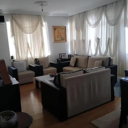 Cozy In The Center Of דירה *